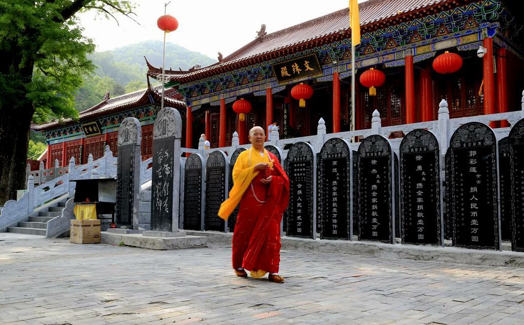 平顶山文殊寺真实风景照,佛教文化气息浓厚,寺中古树被称活化石