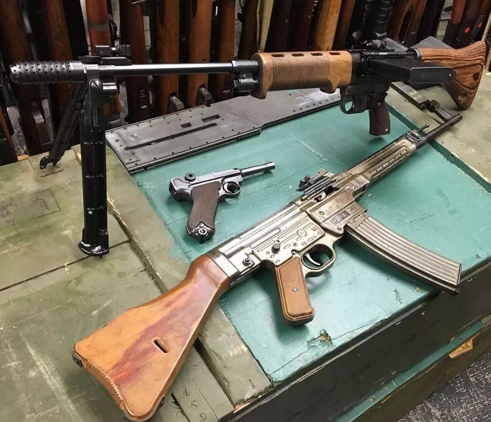 德国伞兵一直装备与步兵单位一样轻武器.