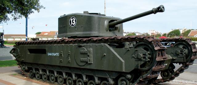 二战坚甲重炮:"伏虎首相",揭开"丘吉尔坦克"的庐山真面目