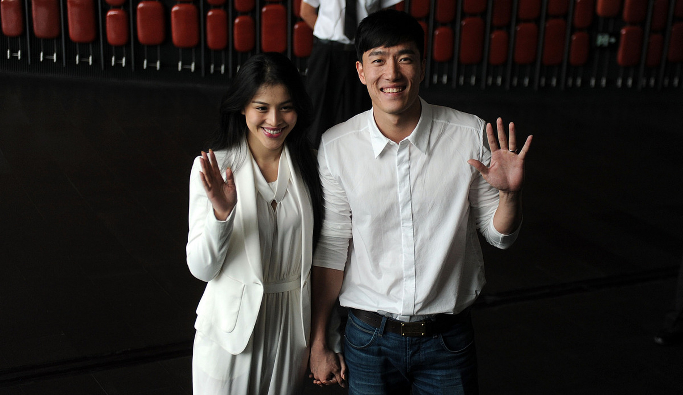 新婚妻子出差了,家里留下我孤家寡人,甚是寂寞难耐.