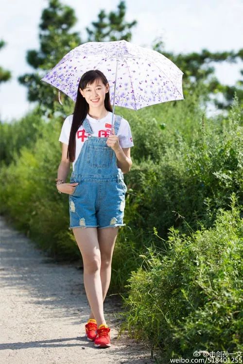 又到了晒身材的季节 墙都不服只服击剑人的大长腿