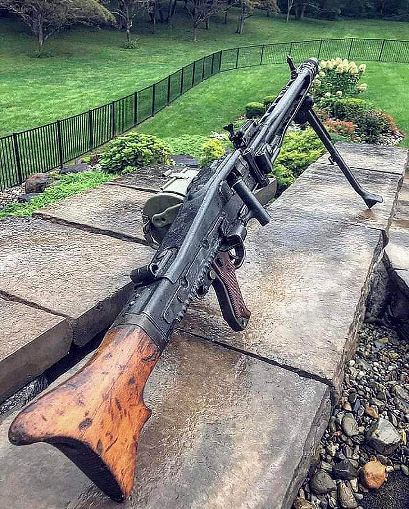 轻武器欣赏系列,手枪步枪机关枪,来看图认枪