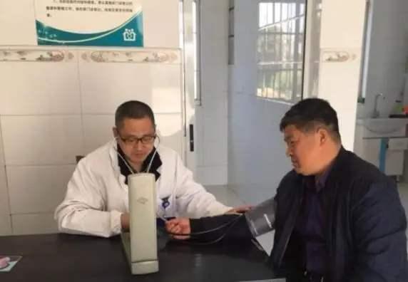 司令员眼中的抗疫英雄15:朱峥嵘,藏起住院通知"白求恩式医生"