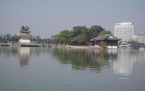 2 铜陵·天井湖公园