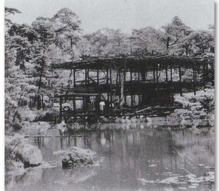 68年前的今天,一名年轻僧人纵火烧毁京都金阁寺