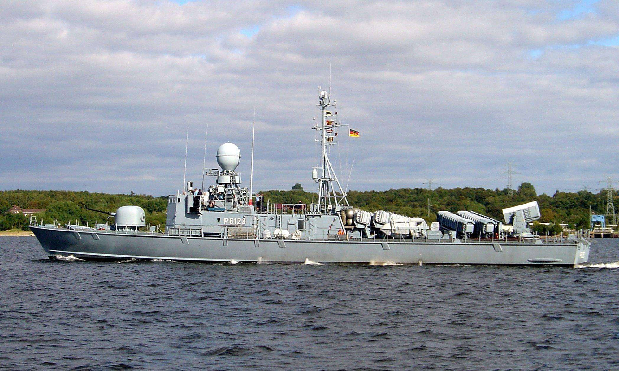 越南海军里的"平头哥",吨位比056舰小,火力比4000吨军舰还猛