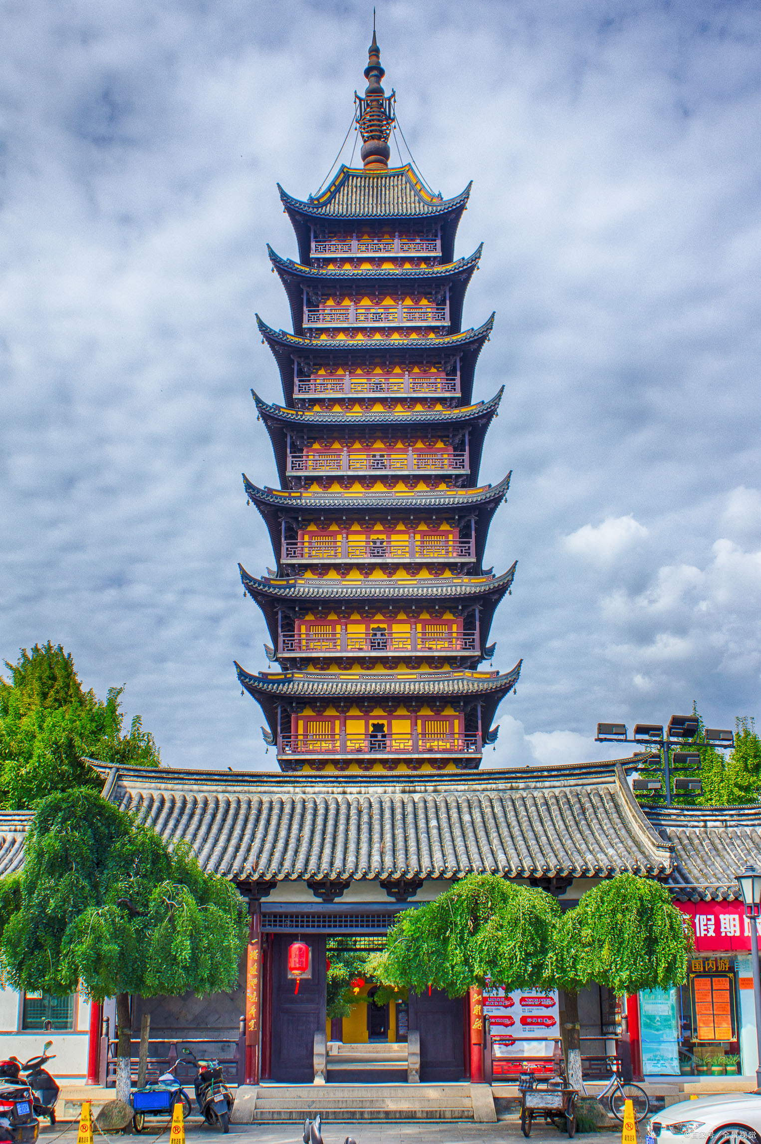 江南两座方塔,常熟方塔与上海方塔,外观相似,哪座更值得一去?