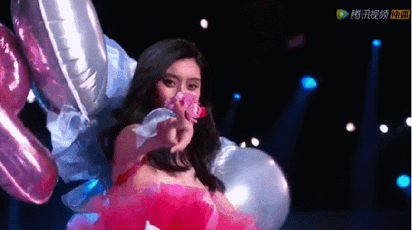 节目并作为常驻嘉宾参与湖南卫视生活体验秀综艺节目《 我们来了》