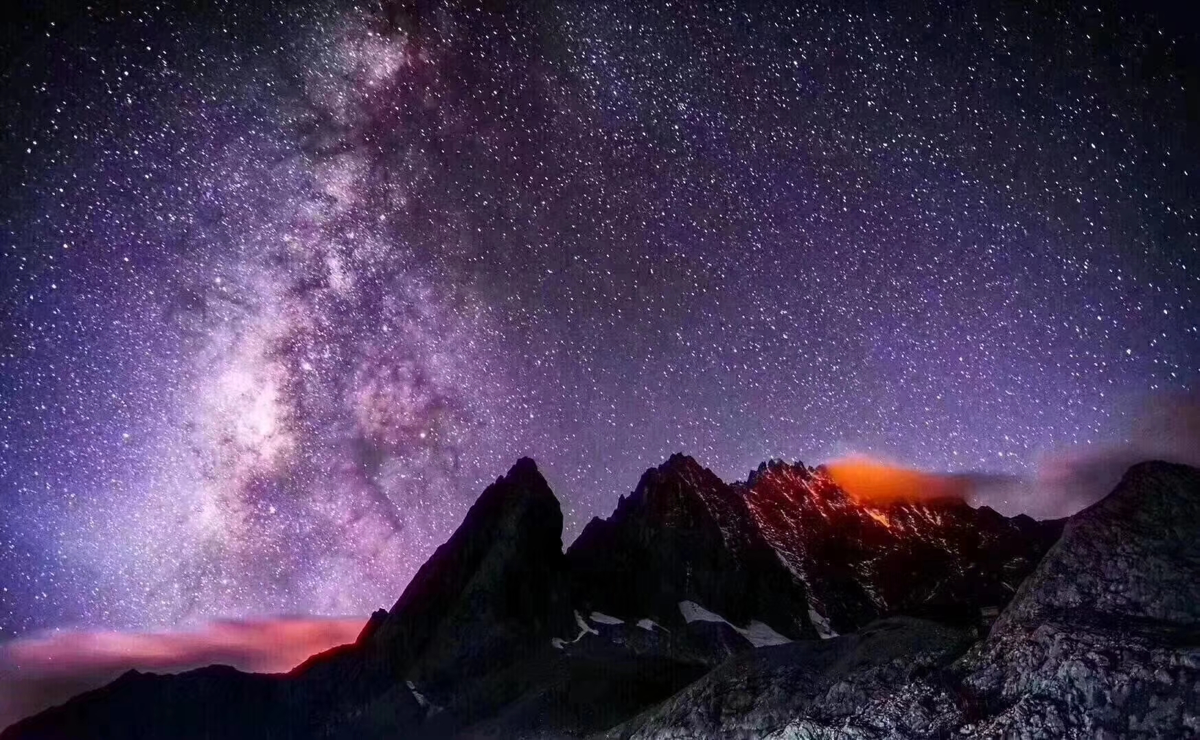 2018年12月14日玉龙雪山下的双子座流星雨,达到今年的峰值:每小时的