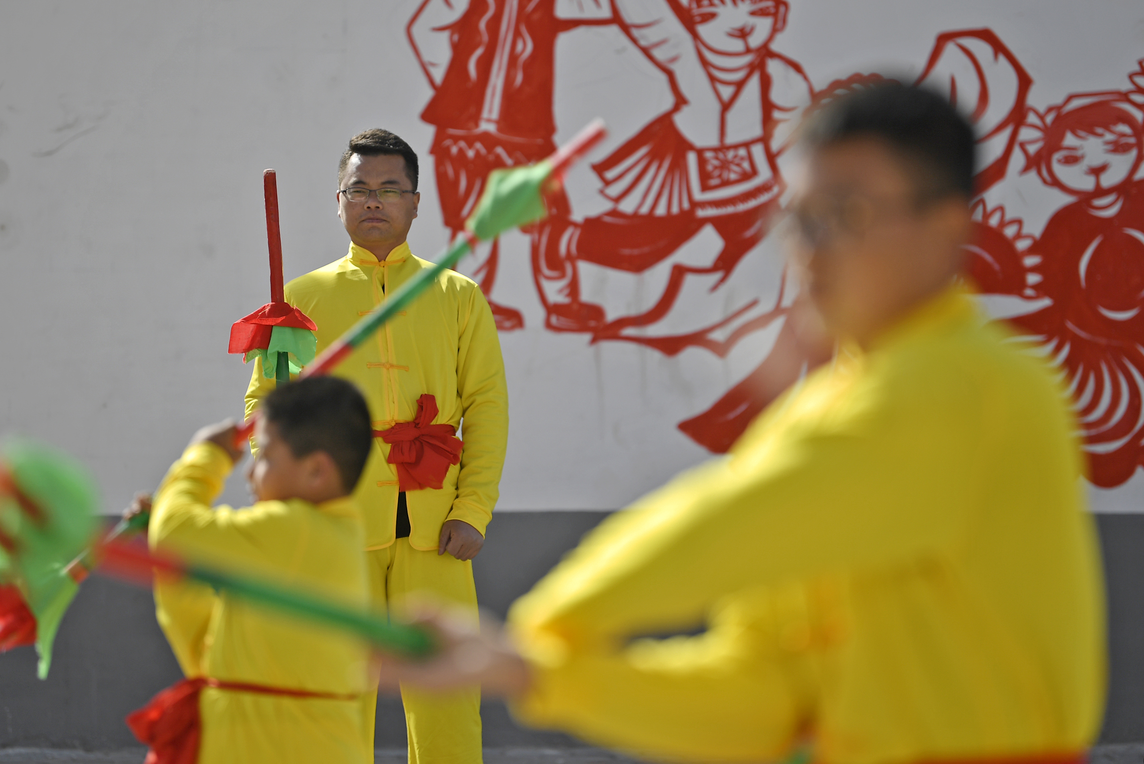 祖孙四代舞狮迎元宵(8)