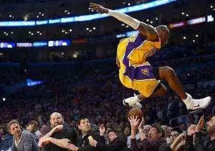 盘点nba球星的救球:大帝最霸气,奥尼尔最搞笑