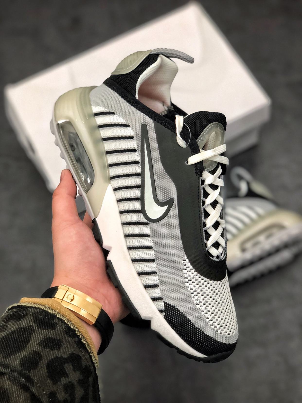 耐克太空大气垫休闲运动慢跑鞋,真假难辨