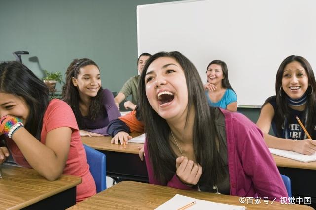 课堂上学生的雷人答案,学生哄堂大笑,老师怒赞:人才!