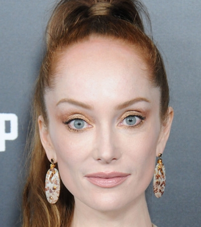 洛特·弗贝克,穿裸色美裙大秀性感s身材