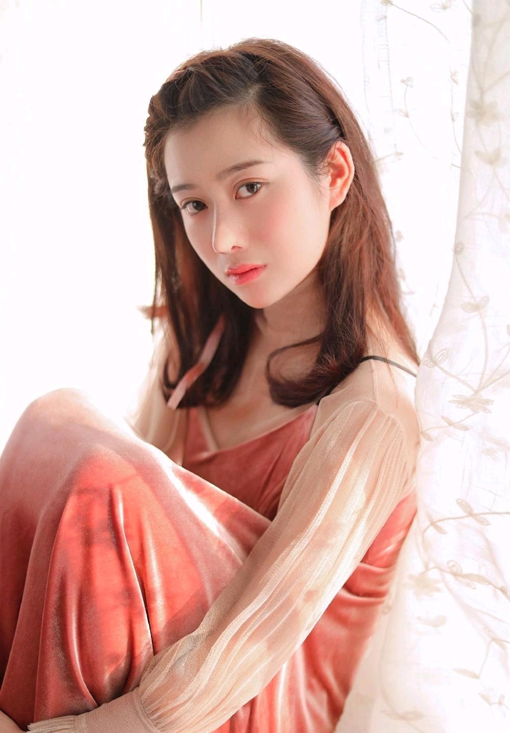 清纯美女:清丽秀雅的脸上荡漾着春天般美丽的笑容