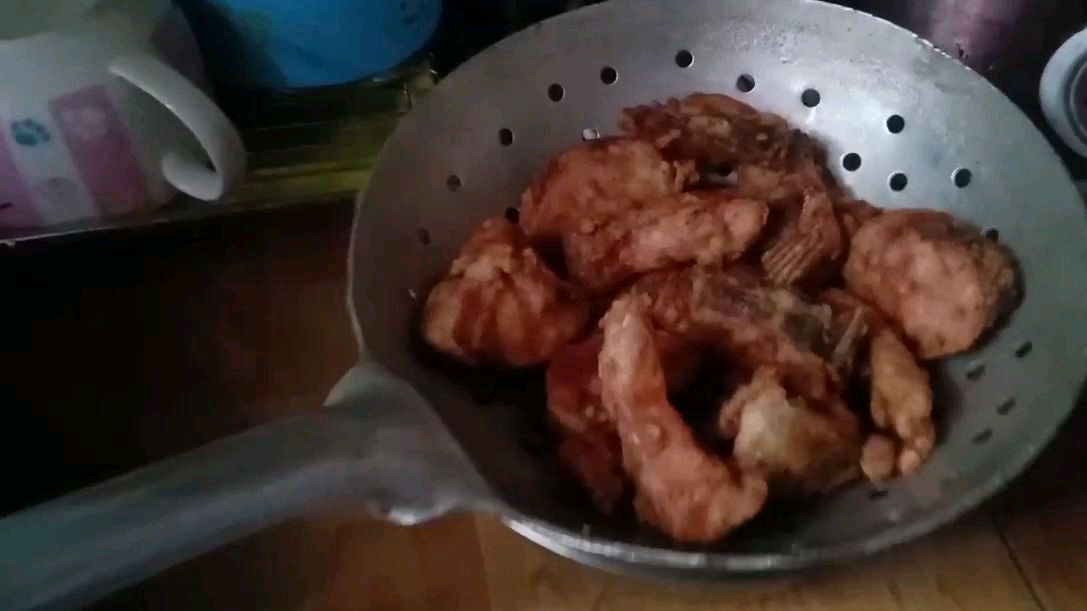 油炸四斤大草鱼块,小孩子们都爱吃
