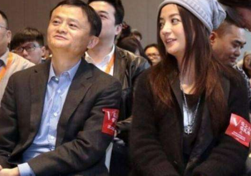 马云收小四月做义女,与赵薇究竟是什么关系?背后原因竟是这样