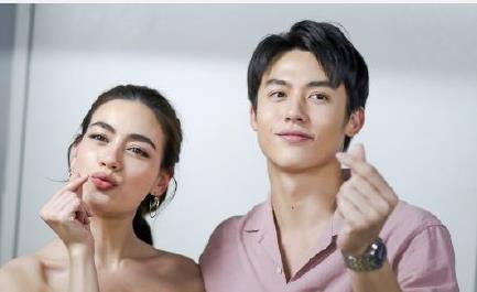 mark与mew新剧《我的法定丈夫》公开晒结婚照,他的眼神亮了!