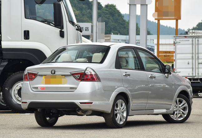 利亚纳a6是一款很不错的车型,拥有独特的外观设计,气场非常足