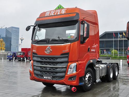 乘龙t5最美长头重卡,自重仅7.5吨,配置丰富,上市即签单1328台
