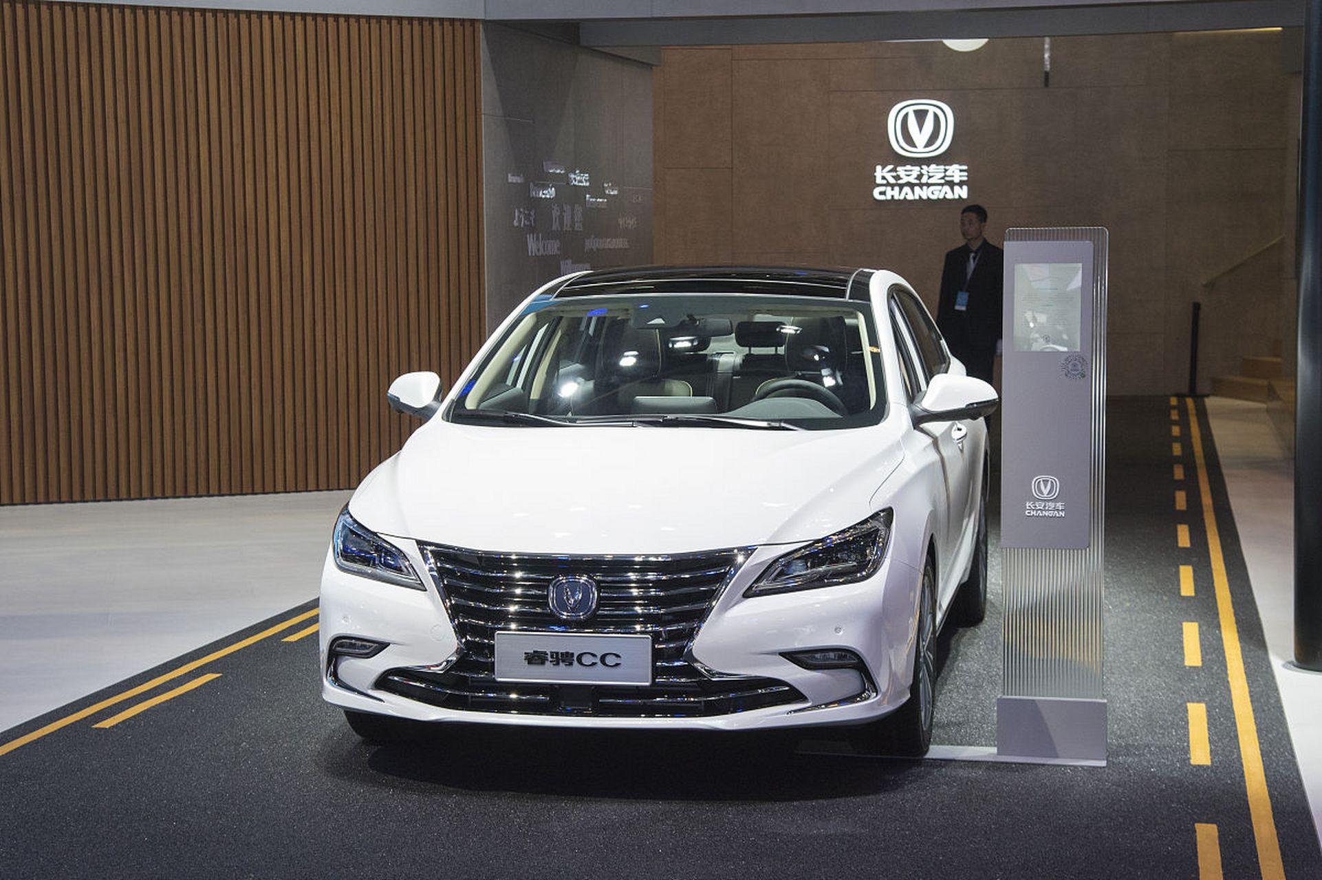 长安汽车raeton cc:融合时尚与性能的杰作  作为一名汽车设计师,我对