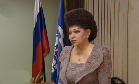 俄罗斯62岁女议员逆天发型走红网络