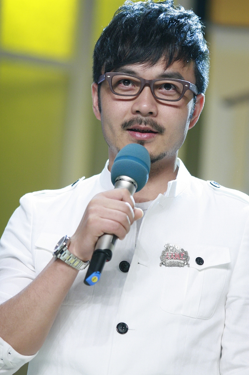 一次,汪涵决定走进长沙的古玩市场,清水塘,寻找一些珍贵的古董