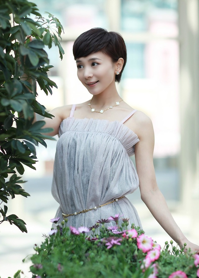 心机婊颂芝,刘钇彤戏里戏外两不同,多才多艺引赞誉