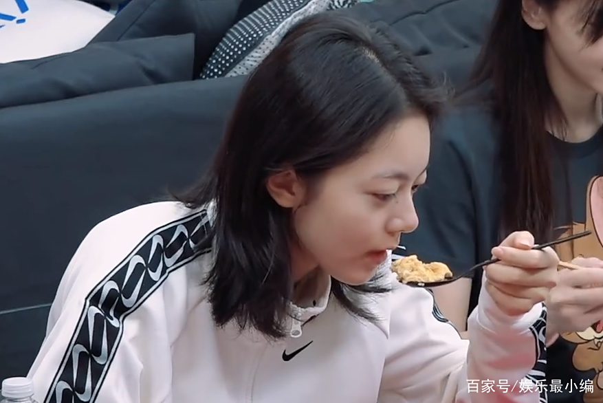 赵今麦早餐吃米饭跟鸡蛋,谁注意到baby吃啥?怪不得才90斤 赵今麦早餐吃米饭跟鸡蛋,谁注意到baby吃啥?怪不得才90斤