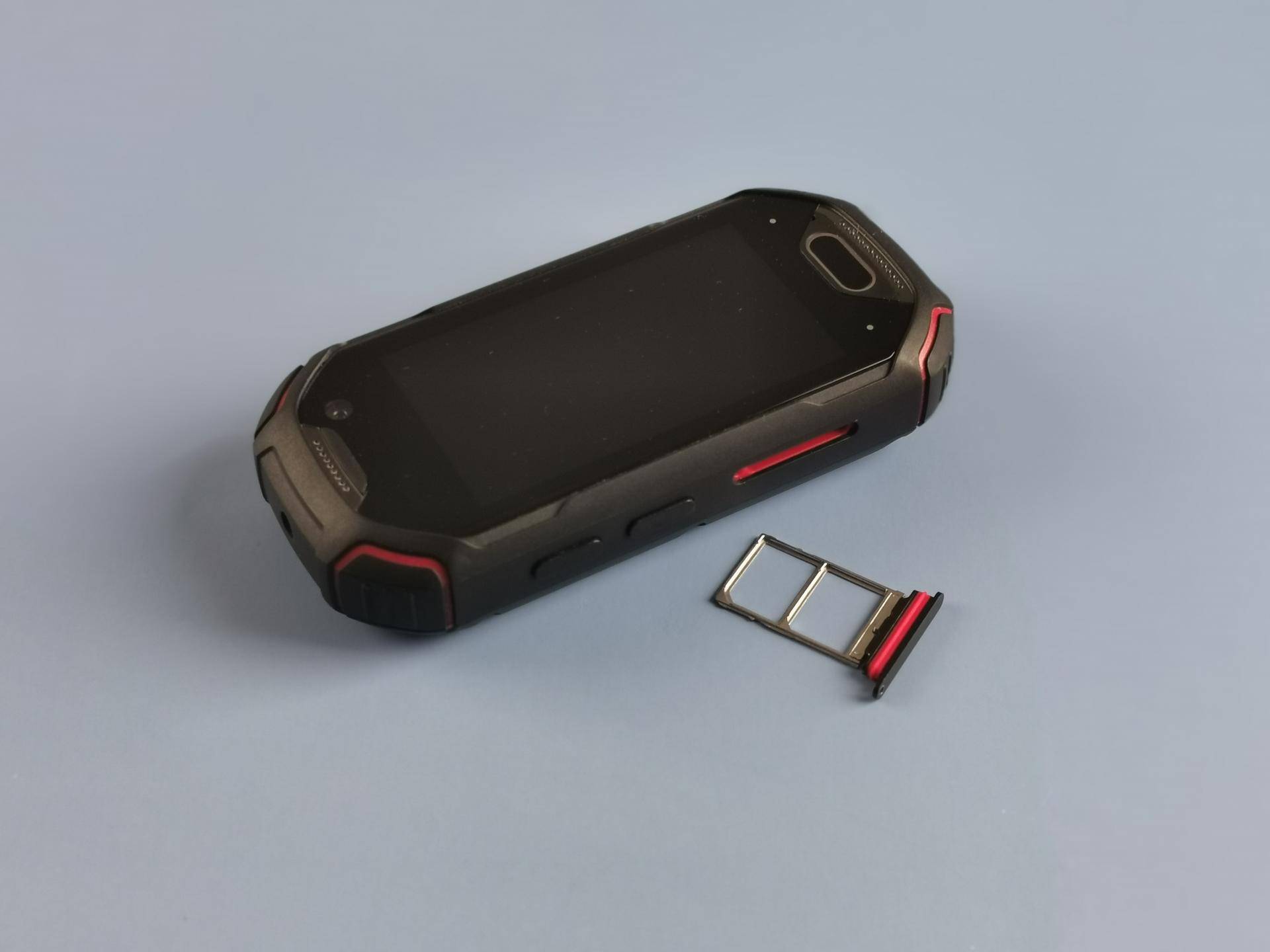 atom三防手机:坚固耐用,小巧便捷,无愧作备用机首选