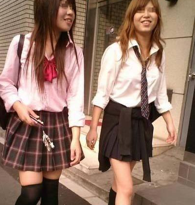 遇到曾经学校里的那些女混混,同学聚会眼神交接,结局意想不到