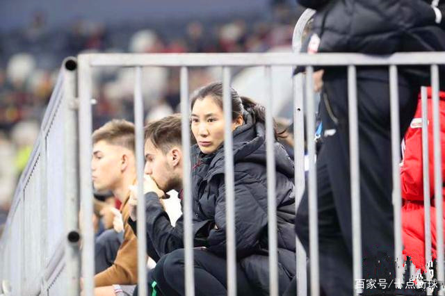 张晶现身赛场 匈牙利华裔冠军 冰协七人抵沪道歉 全队都喜欢她