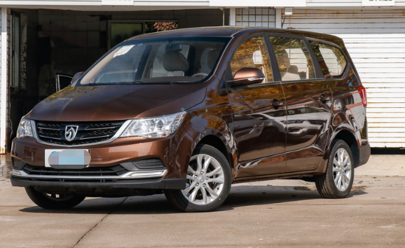 宝骏730,抢眼的外观让人百看不腻,整体设计独具匠心,线条也很不错一看