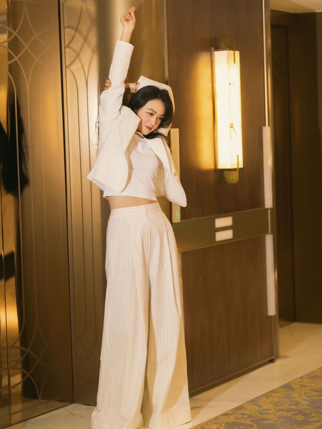 172cm汤唯和163cmjennie,同戴动物帽,高个女神竟然不输萌妹?