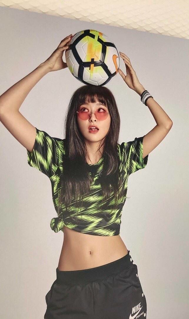 迷人的小腰精 姜涩琪画报出新