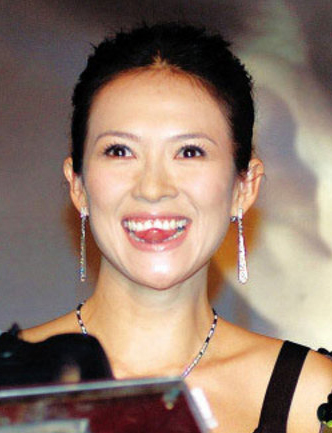 最美吐舌头女星:周冬雨小萝莉,章子怡好腼腆,赵丽颖美到极致