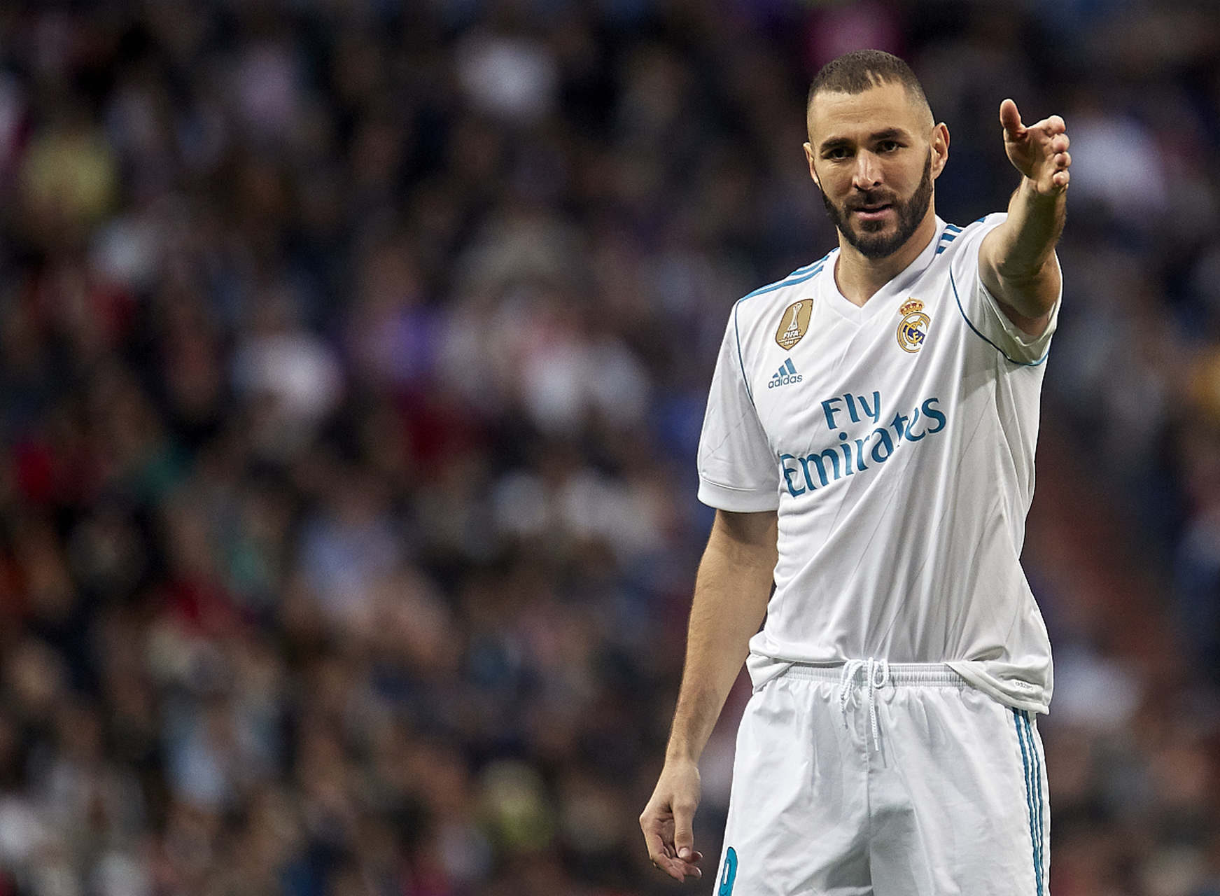 本泽马与沙特球队吉达联合爆发矛盾,本泽马擅自度假,拒绝返回球队而 