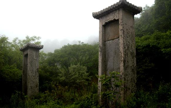 河南一农民在豫西建立"万顺天国",建皇宫,封百官后被公安剿灭