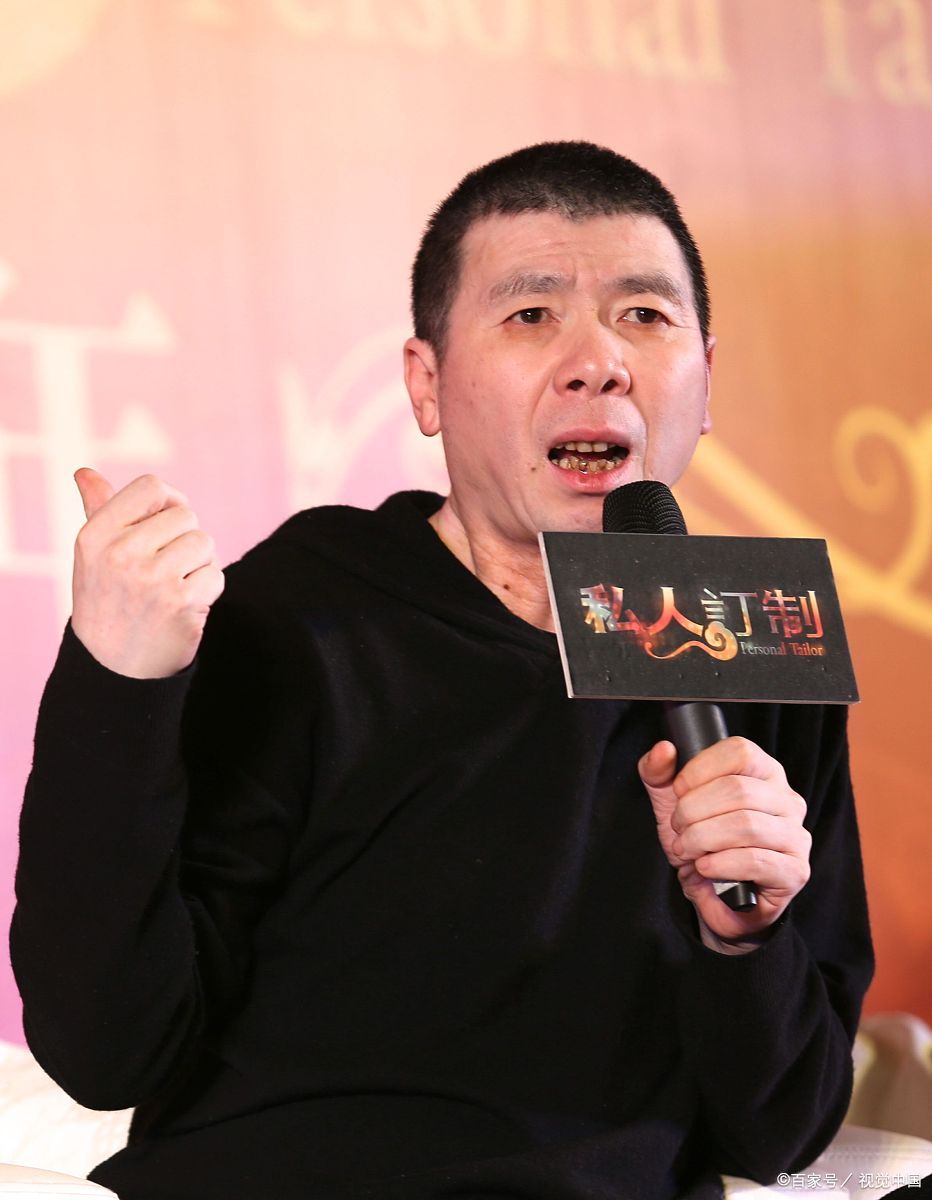 冯小刚回应病危移民等传闻# 近日,知名导演冯小刚在节目中回应了褂谮