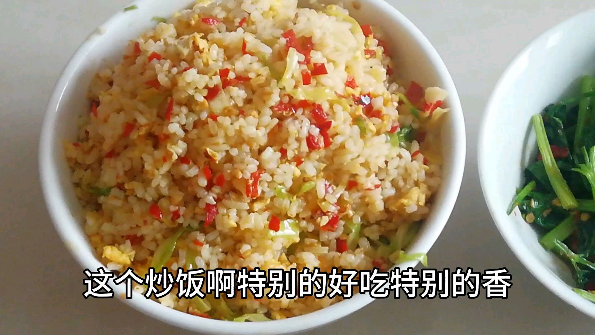 用贵州糟辣椒加鸡蛋的炒饭,色香味俱全,特别的好吃?