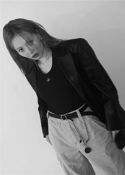 金泫雅衣品重回正轨!廓形西装配粉紫色长裤,是初春的最佳搭配?