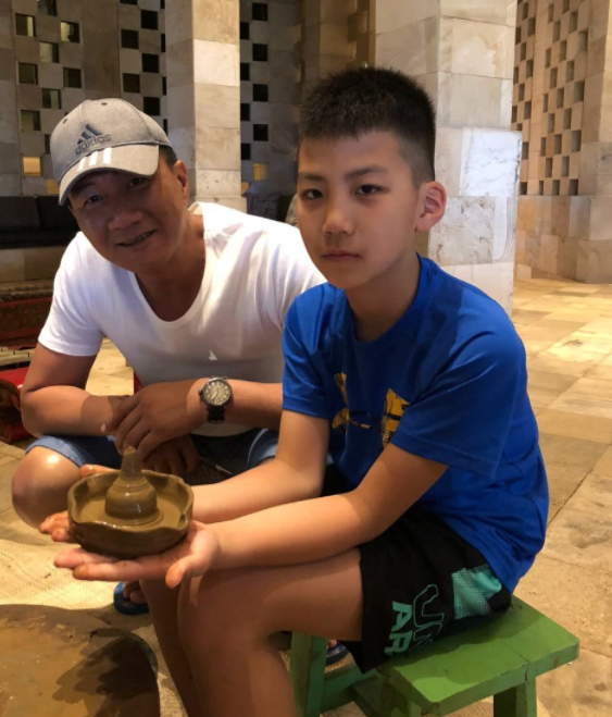 看了胡军儿子康康,才知道见过世面的孩子,与普通小孩有啥不一样