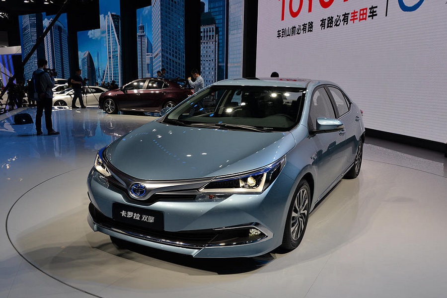 丰田卡罗拉混合动力版,最低油耗可以达到4.2l!