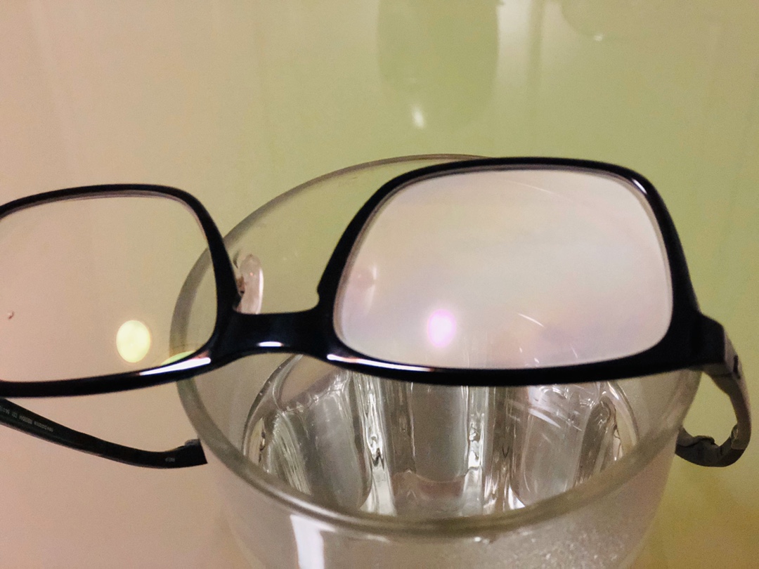 戴口罩的时候,怎样防止眼镜起雾?