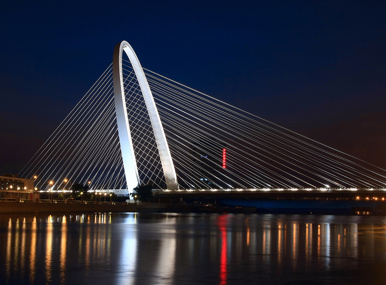 直沽桥(也叫奉化桥),连接天津市河东区和河西区,建于2007年,是天津市