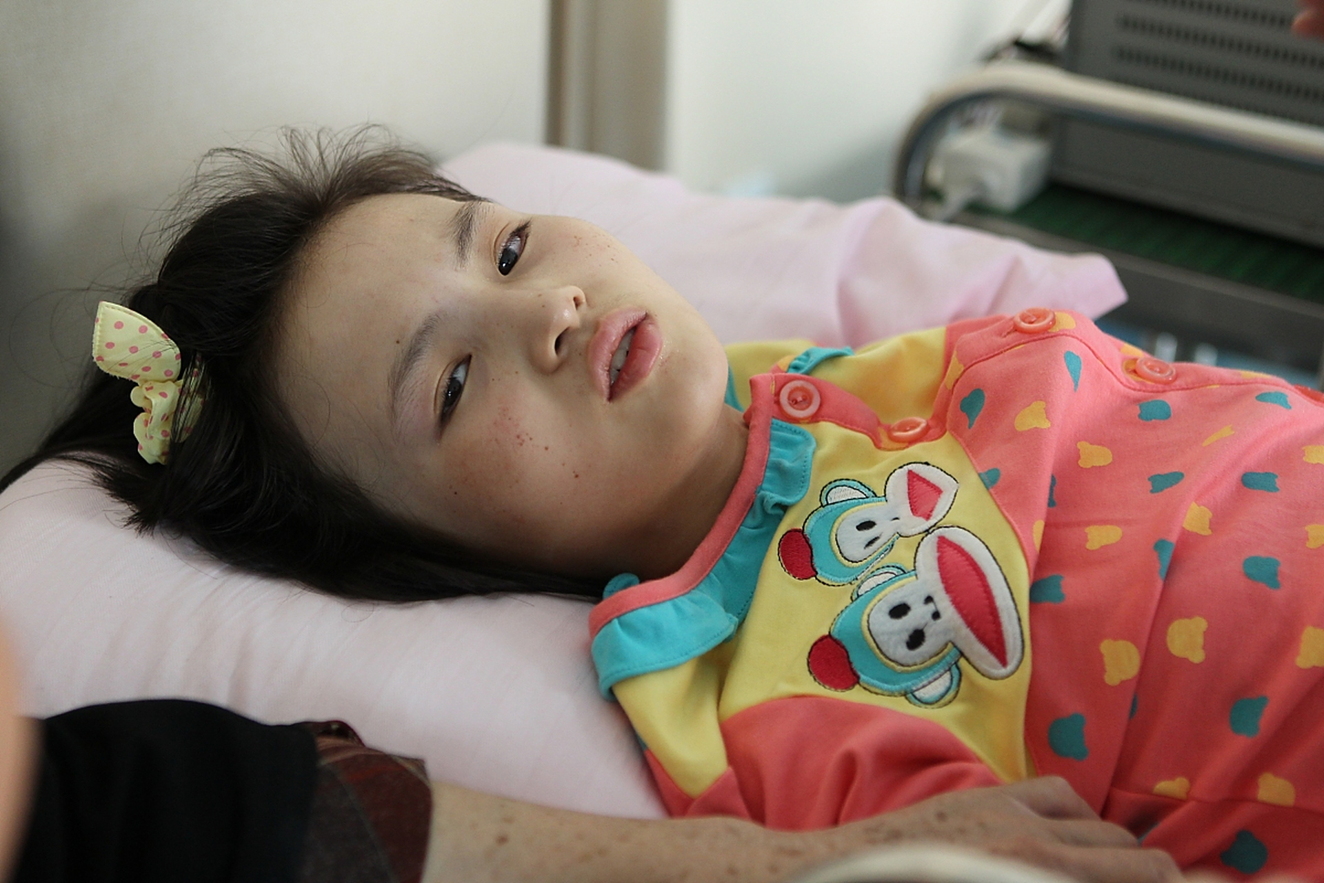 曾几何时,我们被一个温暖的故事所感动,一个烫伤女