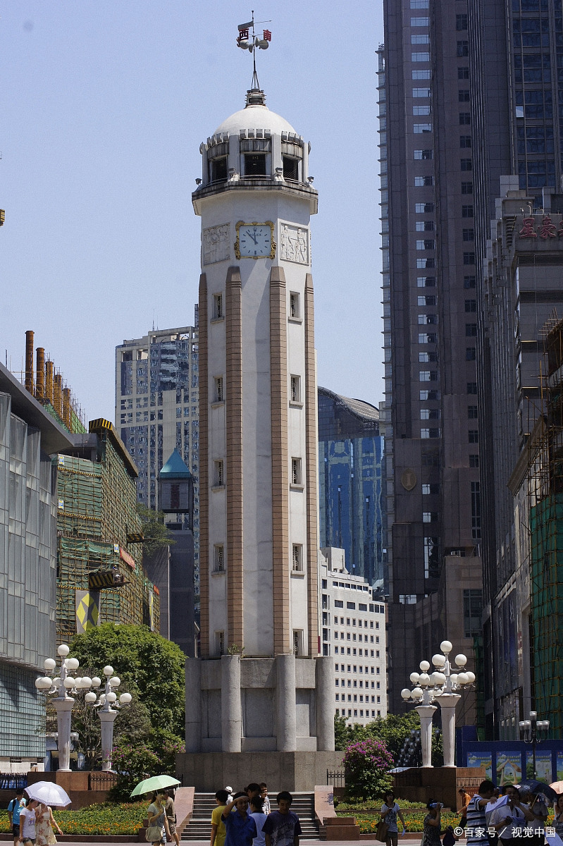 而在这座城市的心脏地带,矗立着一座历史的丰碑——解放碑.