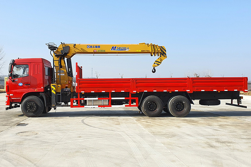 华神f5徐工12吨随车吊侧面