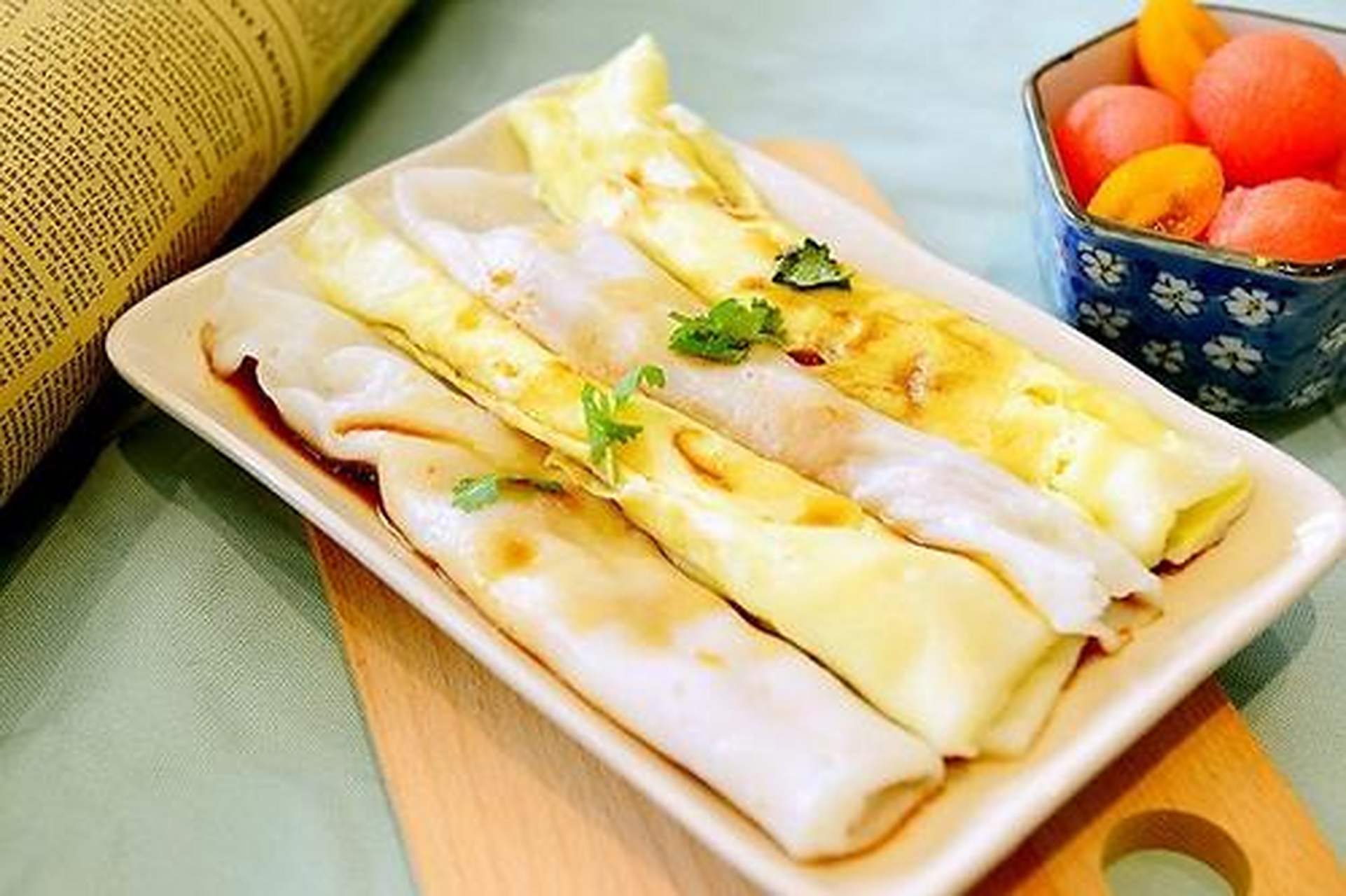 百城百味#肠粉又叫布拉蒸肠粉,是一种米制品,亦称布拉肠,拉粉,卷粉