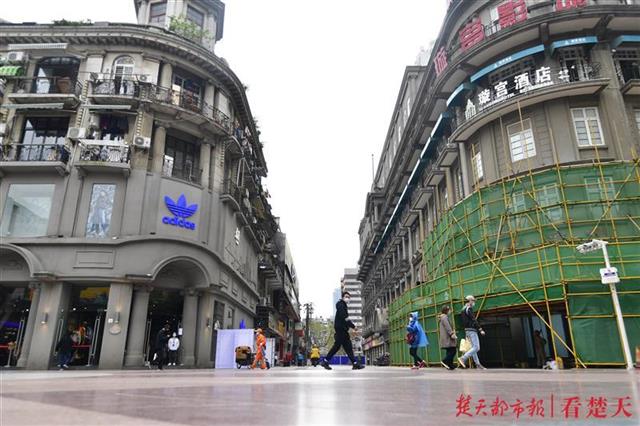 "无疫情小区"绿旗,飘扬在重启的江汉路步行街
